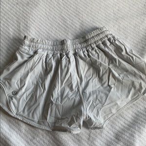 while lulu lemon shorts